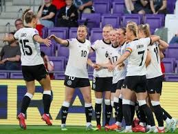 北京时间12月10日晚18：00，亚冠精英联赛东亚区小组赛将迎来一场决定出线命运的关键对决。